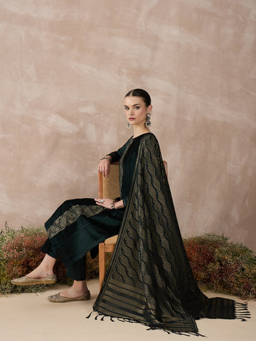 The Paisley Luxe Velvet Zareena Set