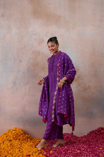 The Royal Orchid Embroidered Kurta Set