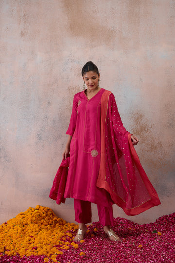 The Fuchsia Embellished Dupatta Kurta Set