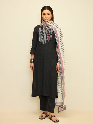 The Noir Heritage Linen Kurta Set