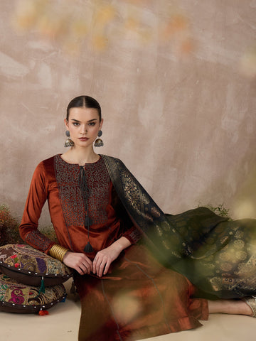 The Copper Glow Velvet Zareena Set